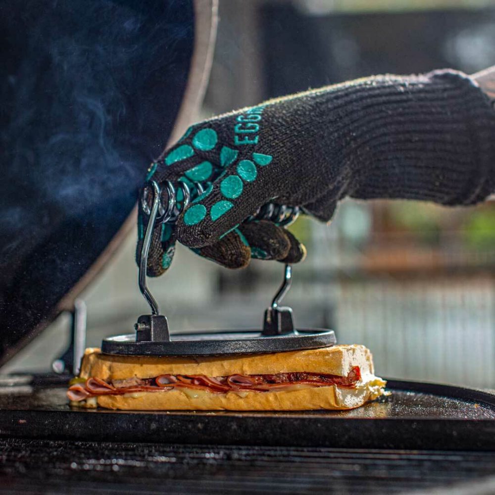 Big Green Egg Cast Iron Burger Press 6.5 Inch - Image 4