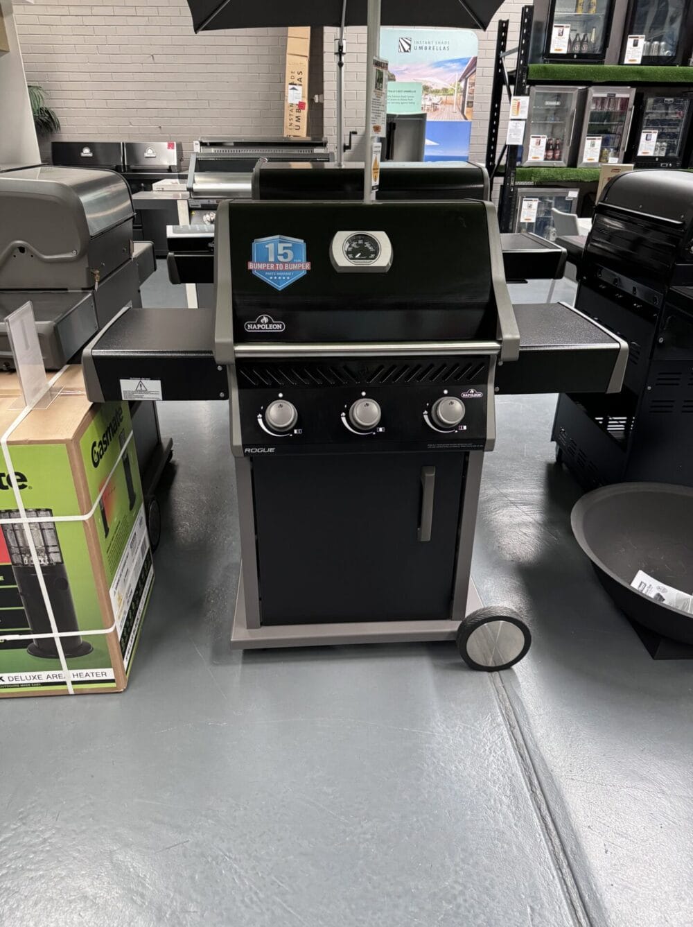 Napoleon - Rogue 425 3 Burner - Floor Stock Thomastown