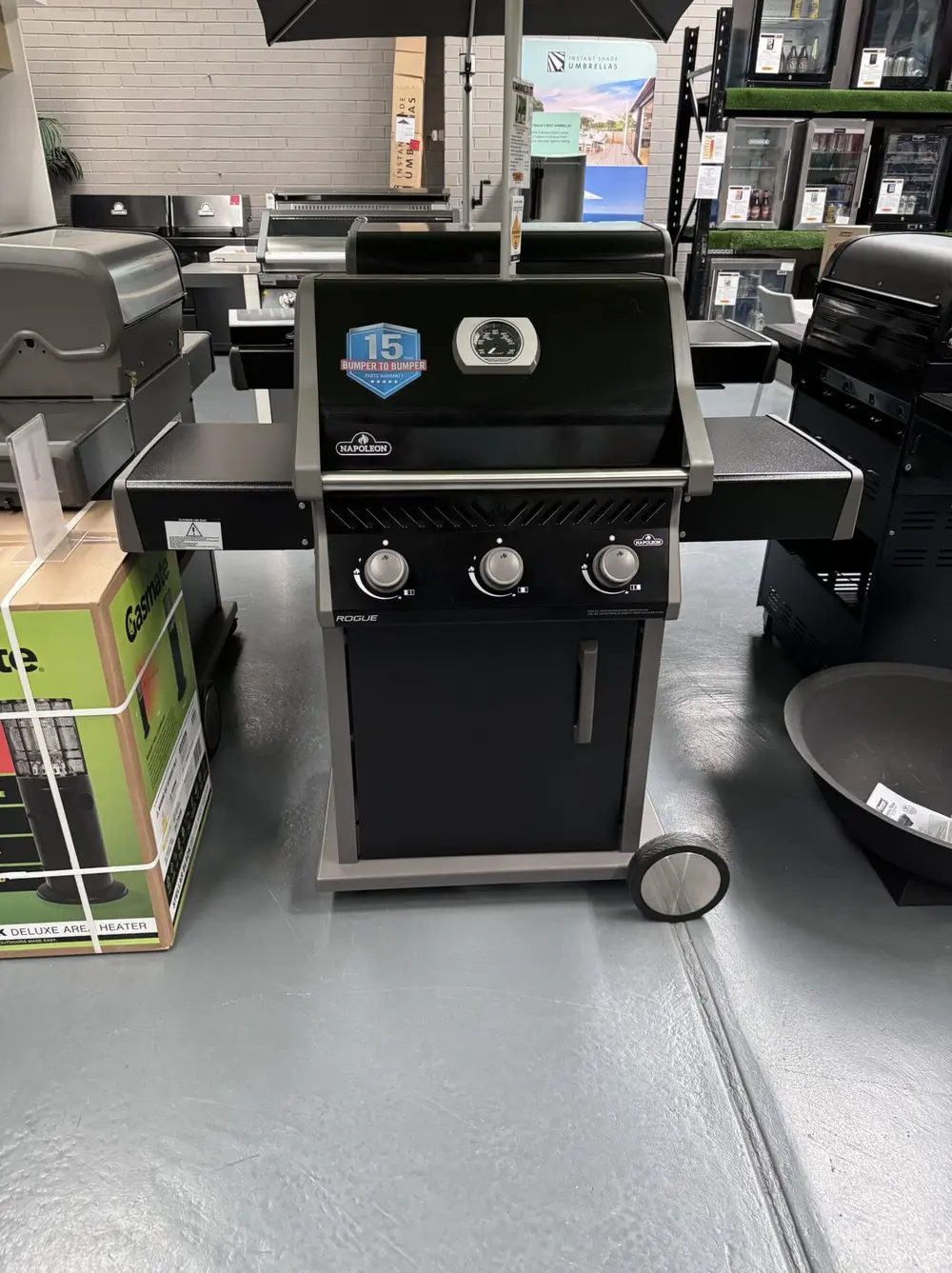 Napoleon - Rogue 425 3 Burner - Floor Stock Thomastown