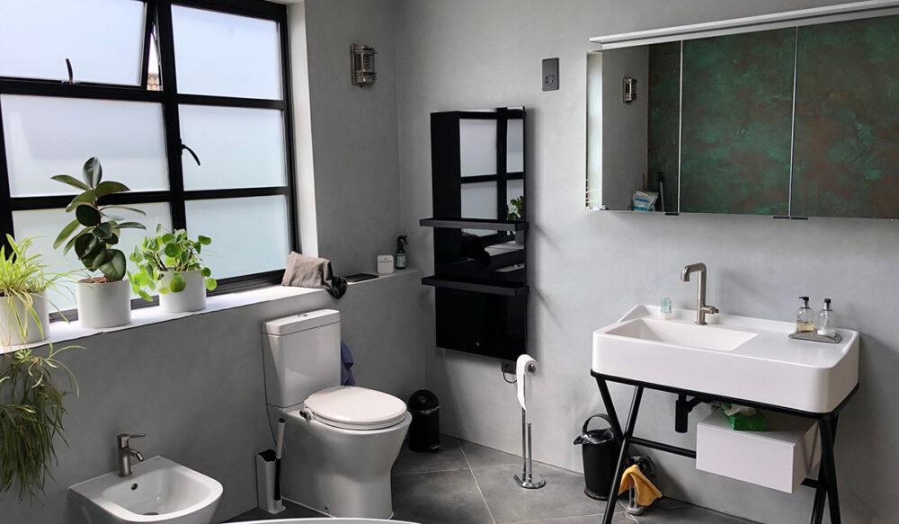Herschel Select XLS Towel Rail 500 Black Glass integrated
