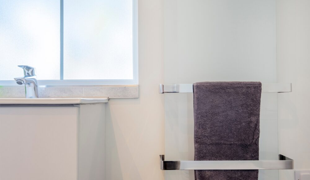 Herschel Select XLS Towel Rail 500 White Glass Integrated